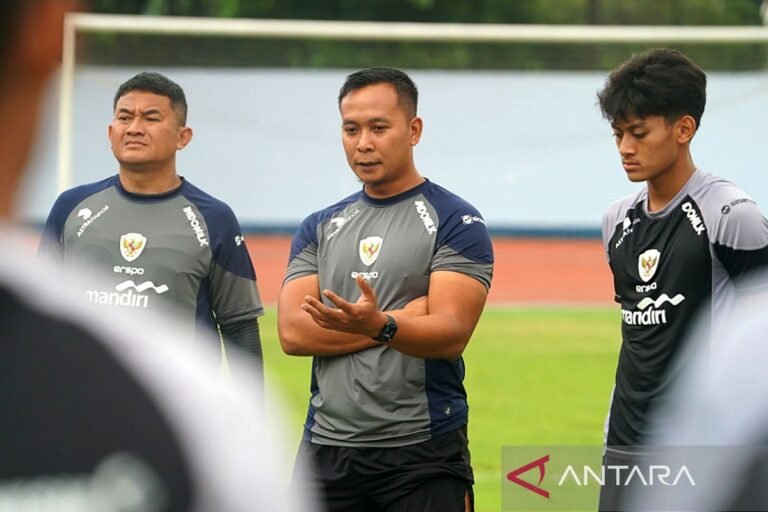 Sure! Here are some alternate title suggestions for “Sofie Imam jadi Asisten Pelatih Fisik Timnas Indonesia”:

1. “Sofie Imam Dilantik sebagai Asisten Pelatih Fisik Timnas Indonesia”
2. “Sofie Imam Menjabat Asisten Pelatih Fisik untuk Timnas Indonesia”
3. “Sofie Imam Tunjuk Sebagai Asisten Pelatih Fisik Timnas Indonesia”
4. “Sofie Imam: Asisten Pelatih Fisik Baru Timnas Indonesia”
5. “Sofie Imam Bergabung sebagai Asisten Pelatih Fisik Timnas Indonesia”
6. “Sofie Imam Resmi Menjadi Asisten Pelatih Fisik di Timnas Indonesia”
7. “Peran Baru Sofie Imam: Asisten Pelatih Fisik Timnas Indonesia”
8. “Sofie Imam Ambil Peran Sebagai Asisten Pelatih Fisik Timnas Indonesia”

Feel free to choose any of these or modify them further!