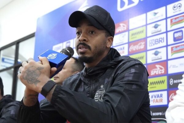 Eduardo Berkomitmen untuk Memberikan yang Terbaik bagi Persija di Markas PSS Eduardo Berkomitmen untuk Memberikan yang Terbaik bagi Persija di Markas PSS