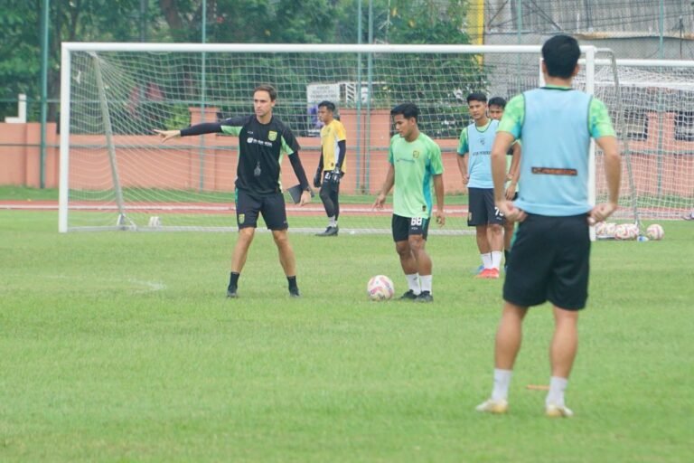 Munster Cari Pengganti Slavko untuk Derbi Melawan Arema FC
