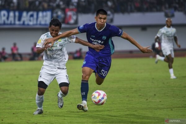 Alternatif judulnya bisa menjadi: "Hodak Puji Penampilan Persib Meskipun Tidak Meraih Kemenangan