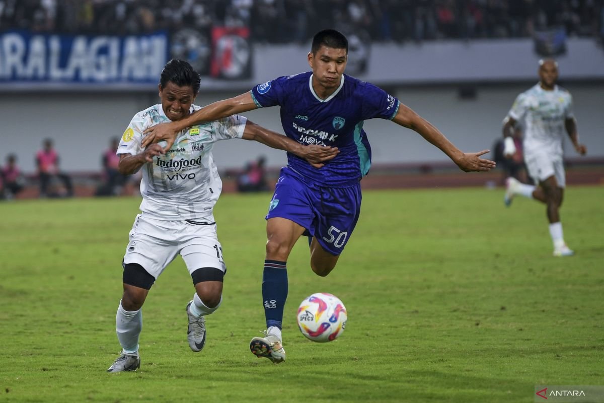 Alternatif judulnya bisa menjadi: "Hodak Puji Penampilan Persib Meskipun Tidak Meraih Kemenangan