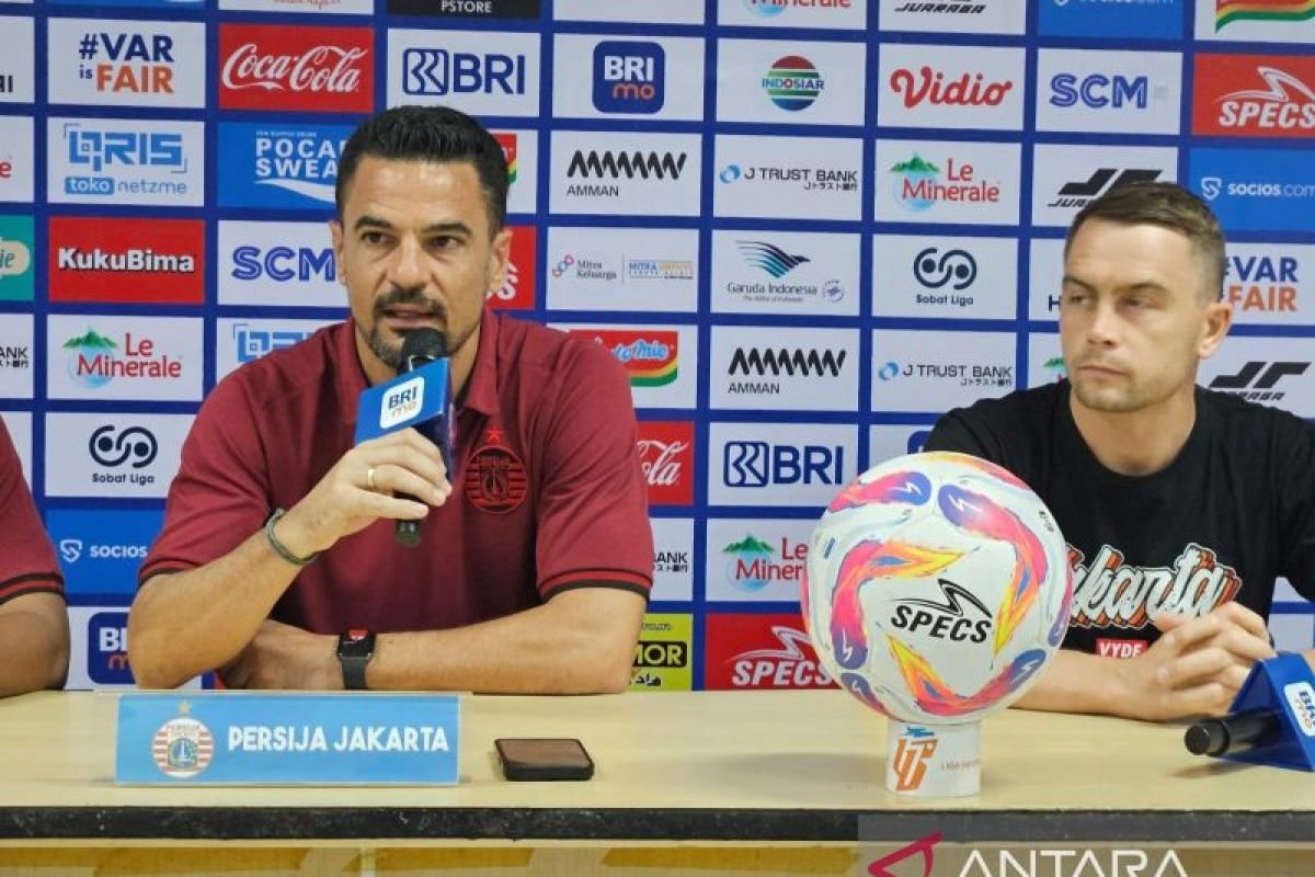 Pertandingan Seru: Doni Tri Beraksi Saat Persija Jakarta Menjamu Semen Padang