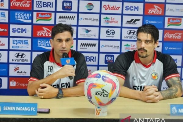 Pelatih Semen Padang Almeida Bertekad Sikat Tiga Poin di Markas Persija Pelatih Semen Padang Almeida Bertekad Sikat Tiga Poin di Markas Persija