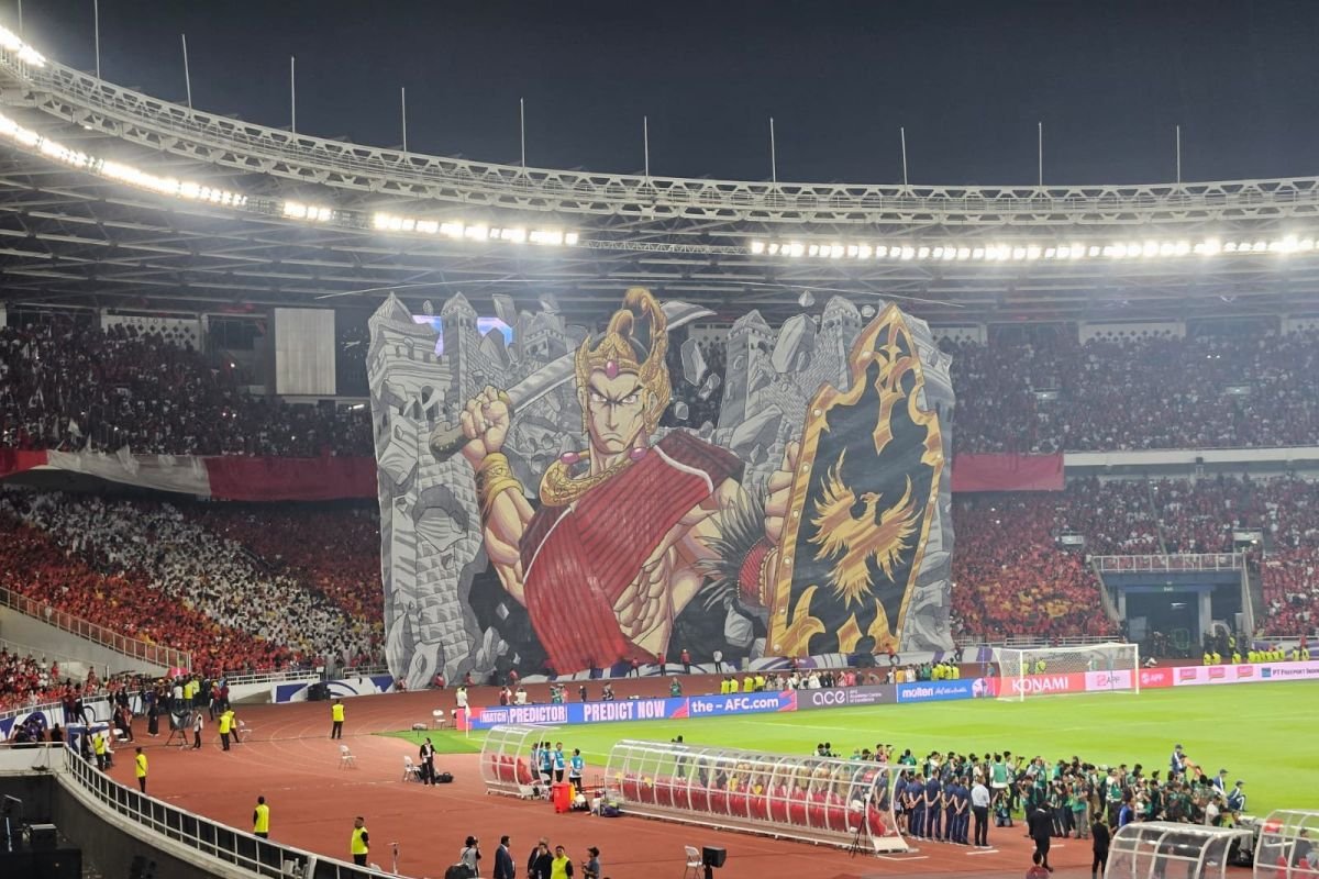 Pertunjukan Tifo Memukau: Koreografi Pendekar Wayang dalam Laga Indonesia vs China