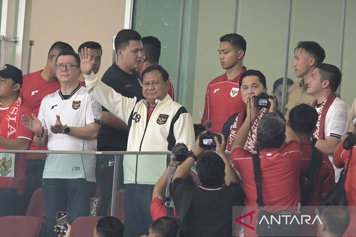 Berikut adalah beberapa alternatif judul untuk "Presiden Prabowo hadir langsung dukung timnas di GBK":

1. "Presiden Prabowo Mendukung Langsung Timnas di GBK"
2. "Kehadiran Presiden Prabowo untuk Timnas di GBK"
3. "Presiden Prabowo: Dukungan Langsung untuk Timnas di GBK"
4. "Timnas Dapat Kehormatan: Presiden Prabowo Hadir di GBK"
5. "Dukungan dari Atas: Presiden Prabowo Menyaksikan Timnas di GBK"
6. "Presiden Prabowo Showcases Support for National Team at GBK"
7. "Kehadiran Yang Ditunggu: Presiden Prabowo Saksikan Pertandingan Timnas di GBK"
8. "Presiden Prabowo: Simbol Dukungan untuk Timnas di Gelora Bung Karno"

Silakan pilih atau modifikasi sesuai kebutuhan!