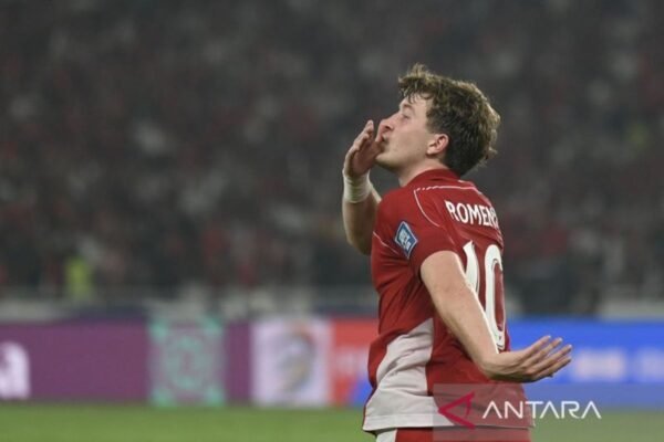 Penalti Ole Romeny Membawa Indonesia Unggul atas China di Babak Pertama Penalti Ole Romeny Membawa Indonesia Unggul atas China di Babak Pertama