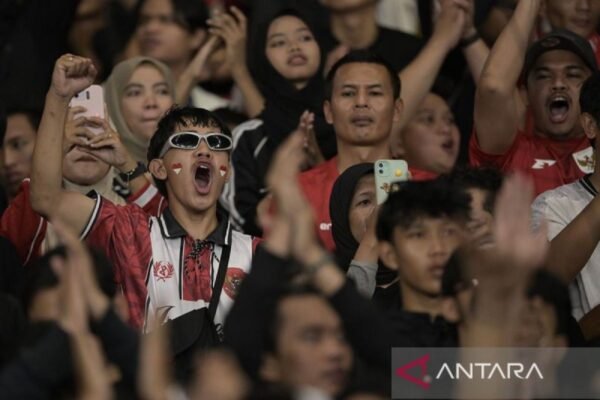 Tentu! Berikut adalah beberapa alternatif judul untuk “God Bless dan Judika Bakar Semangat Penggemar Indonesia”:
1. “God Bless dan Judika: Mengobarkan Semangat Cinta Tanah Air”
2. “Semangat Kebangkitan: God Bless Bersama Judika di Panggung Indonesia”
3. “Bersama God Bless dan Judika: Api Semangat Penggemar Berkobar”
4. “Membangkitkan Energi Nasional: God Bless dan Judika di Hati Penggemar”
5. “Kombo Hebat: God Bless dan Judika Hibur Penggemar Indonesia”
6. “Gelora Musik: God Bless dan Judika Memperkuat Semangat Nasionalisme”
Semoga alternatif judul ini bermanfaat! Tentu! Berikut adalah beberapa alternatif judul untuk "God Bless dan Judika Bakar Semangat Penggemar Indonesia":
1. "God Bless dan Judika: Mengobarkan Semangat Cinta Tanah Air"
2. "Semangat Kebangkitan: God Bless Bersama Judika di Panggung Indonesia"
3. "Bersama God Bless dan Judika: Api Semangat Penggemar Berkobar"
4. "Membangkitkan Energi Nasional: God Bless dan Judika di Hati Penggemar"
5. "Kombo Hebat: God Bless dan Judika Hibur Penggemar Indonesia"
6. "Gelora Musik: God Bless dan Judika Memperkuat Semangat Nasionalisme"
Semoga alternatif judul ini bermanfaat!