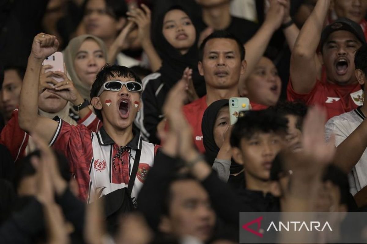 Tentu! Berikut adalah beberapa alternatif judul untuk "God Bless dan Judika Bakar Semangat Penggemar Indonesia":

1. "God Bless dan Judika: Mengobarkan Semangat Cinta Tanah Air"
2. "Semangat Kebangkitan: God Bless Bersama Judika di Panggung Indonesia"
3. "Bersama God Bless dan Judika: Api Semangat Penggemar Berkobar"
4. "Membangkitkan Energi Nasional: God Bless dan Judika di Hati Penggemar"
5. "Kombo Hebat: God Bless dan Judika Hibur Penggemar Indonesia"
6. "Gelora Musik: God Bless dan Judika Memperkuat Semangat Nasionalisme"

Semoga alternatif judul ini bermanfaat!