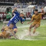Berikut adalah beberapa alternatif judul untuk "PSIM Pertimbangkan Stadion Manahan Jadi Kandang Alternatif":

PSIM Jelajahi Stadion Manahan sebagai Kandang Alternatif
Stadion Manahan Jadi Opsi Kandang Baru untuk PSIM
PSIM Evaluasi Stadion Manahan Sebagai Lokasi Kandang Alternatif
Stadion Manahan Dipertimbangkan PSIM Sebagai Basis Baru
PSIM Riset Stadion Manahan Sebagai Pilihan Kandang Cadangan
PSIM Tinjau Stadion Manahan untuk Jadi Kandang Baru
Stadion Manahan, Kandang Alternatif yang Diperhitungkan PSIM

Semoga alternatif judul di atas bermanfaat!