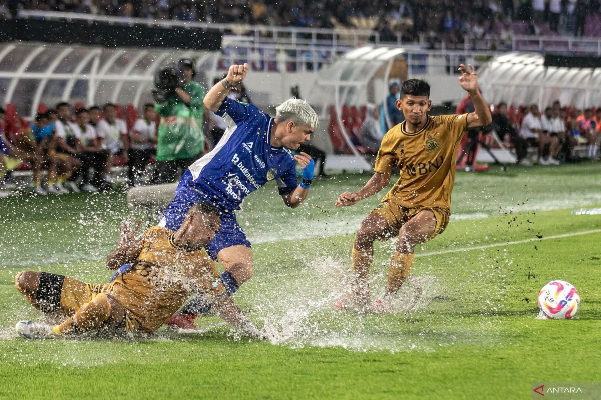 Berikut adalah beberapa alternatif judul untuk "PSIM Pertimbangkan Stadion Manahan Jadi Kandang Alternatif":

PSIM Jelajahi Stadion Manahan sebagai Kandang Alternatif
Stadion Manahan Jadi Opsi Kandang Baru untuk PSIM
PSIM Evaluasi Stadion Manahan Sebagai Lokasi Kandang Alternatif
Stadion Manahan Dipertimbangkan PSIM Sebagai Basis Baru
PSIM Riset Stadion Manahan Sebagai Pilihan Kandang Cadangan
PSIM Tinjau Stadion Manahan untuk Jadi Kandang Baru
Stadion Manahan, Kandang Alternatif yang Diperhitungkan PSIM

Semoga alternatif judul di atas bermanfaat!
