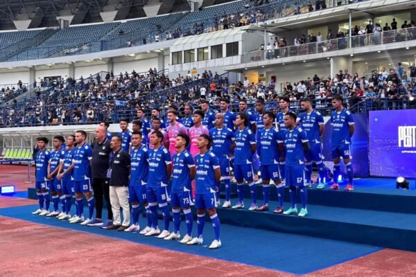 Berikut beberapa alternatif judul untuk “Pemain Persib Bandung dalam kondisi siap arungi kompetisi”:
1. “Pemain Persib Bandung Siap Hadapi Tantangan Kompetisi”
2. “Persib Bandung: Tim Siap Menghadapi Gelaran Kompetisi”
3. “Kesiapan Pemain Persib Bandung Menyongsong Kompetisi”
4. “Persib Bandung: Modal Kuat untuk Menghadapi Kompetisi”
5. “Pemain Persib Bandung Tampil Siap Berkompetisi”
6. “Persib Bandung Bersiap Mengarungi Musim Kompetisi”
7. “Pemain Persib Bandung: Siap Menggempur Arena Kompetisi”
8. “Kondisi Optimal Pemain Persib Bandung Menjelang Kompetisi”
9. “Tim Persib Bandung: Kesiapan dalam Menghadapi Liga”
10. “Persib Bandung Siap Bertarung di Kompetisi Musim Ini”
Semoga beberapa alternatif ini bermanfaat! Berikut beberapa alternatif judul untuk "Pemain Persib Bandung dalam kondisi siap arungi kompetisi":
1. "Pemain Persib Bandung Siap Hadapi Tantangan Kompetisi"
2. "Persib Bandung: Tim Siap Menghadapi Gelaran Kompetisi"
3. "Kesiapan Pemain Persib Bandung Menyongsong Kompetisi"
4. "Persib Bandung: Modal Kuat untuk Menghadapi Kompetisi"
5. "Pemain Persib Bandung Tampil Siap Berkompetisi"
6. "Persib Bandung Bersiap Mengarungi Musim Kompetisi"
7. "Pemain Persib Bandung: Siap Menggempur Arena Kompetisi"
8. "Kondisi Optimal Pemain Persib Bandung Menjelang Kompetisi"
9. "Tim Persib Bandung: Kesiapan dalam Menghadapi Liga"
10. "Persib Bandung Siap Bertarung di Kompetisi Musim Ini"
Semoga beberapa alternatif ini bermanfaat!