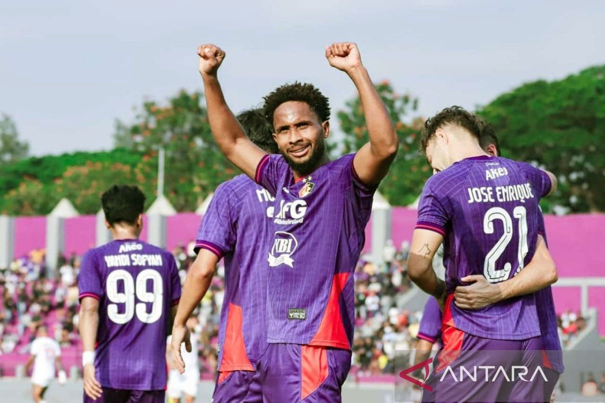 Tentu! Berikut adalah beberapa variasi dari judul "Williams Lugo jadi 'Player of the Match'":

1. "Williams Lugo Dinobatkan sebagai 'Player of the Match'"
2. "Williams Lugo Terpilih Sebagai 'Player of the Match'"
3. "Williams Lugo Mengukir Prestasi Sebagai 'Player of the Match'"
4. "Williams Lugo, Bintang Dalam Pertandingan: 'Player of the Match'"
5. "Williams Lugo Menjadi 'Player of the Match' dalam Pertandingan Tersebut"

Silakan pilih atau modifikasi sesuai kebutuhan!
