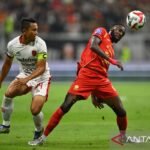 Berikut adalah beberapa alternatif judul untuk berita tentang hasil imbang pertandingan Bali United versus Persija:

1. "Bali United Berhasil Menahan Imbang Persija dengan Skor 1-1"
2. "Drama Imbang: Bali United dan Persija Same-Sama Saling Kunci di Angka 1"
3. "Pertandingan Seru: Bali United dan Persija Akhiri Pertarungan dengan Skor 1-1"
4. "Bali United Genggam Hasil Imbang di Markas Persija: Skor 1-1"
5. "Bali United dan Persija Berbagi Poin Dalam Pertandingan Berakhir 1-1"
6. "Skor Imbang: Bali United Tahan Laju Persija di Kandangnya dengan 1-1"
7. "Bali United dan Persija: Pertandingan Berakhir Saling Kunci di Skor 1-1"

Silakan memilih yang paling sesuai atau menggabungkan beberapa ide!