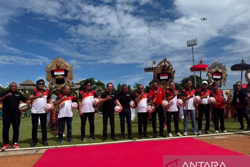 Alternatif judul untuk "Megawati Pesan Bangkitkan Memori Kolektif Bangsa dalam Soekarno Cup" bisa berupa:

1. "Megawati Ajak Bangkitkan Ingatan Bersama dalam Soekarno Cup"
2. "Membangkitkan Memori Kolektif Bangsa: Pesan Megawati di Soekarno Cup"
3. "Pesan Megawati: Revitalisasi Memori Kolektif Melalui Soekarno Cup"
4. "Soekarno Cup: Megawati Serukan Pentingnya Memori Kolektif Bangsa"
5. "Megawati dan Soekarno Cup: Menggugah Memori Bersama Bangsa"

Silakan pilih atau modifikasi sesuai kebutuhan!