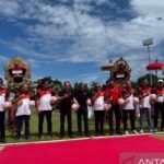 Alternatif judul untuk "Megawati Pesan Bangkitkan Memori Kolektif Bangsa dalam Soekarno Cup" bisa berupa:

1. "Megawati Ajak Bangkitkan Ingatan Bersama dalam Soekarno Cup"
2. "Membangkitkan Memori Kolektif Bangsa: Pesan Megawati di Soekarno Cup"
3. "Pesan Megawati: Revitalisasi Memori Kolektif Melalui Soekarno Cup"
4. "Soekarno Cup: Megawati Serukan Pentingnya Memori Kolektif Bangsa"
5. "Megawati dan Soekarno Cup: Menggugah Memori Bersama Bangsa"

Silakan pilih atau modifikasi sesuai kebutuhan!